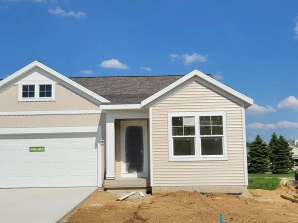 1418 N Village Cir, Kalamazoo, MI 49009