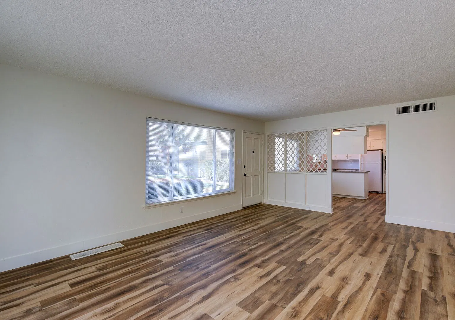 5085 N Roosevelt Ave. — Photo 3