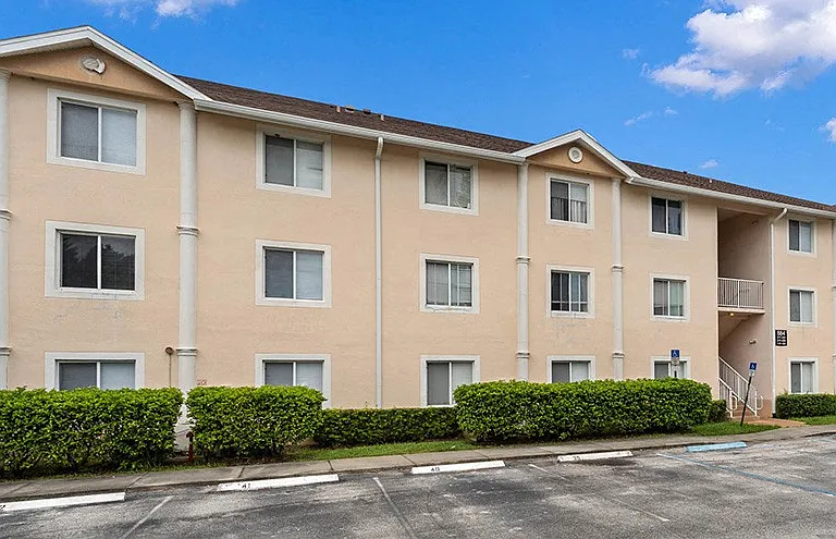 Southgate Apartments — Photo 3