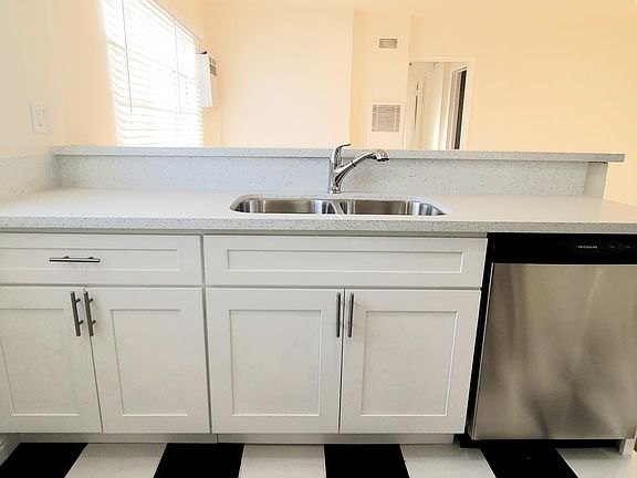 3rd image of 6326 Coldwater Canyon Ave #10