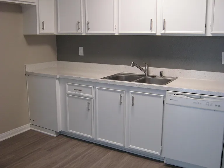 Ramona Apartments — Photo 4