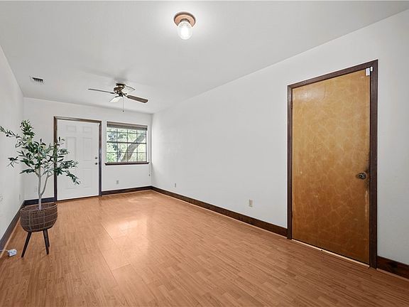 5th image of 606 N 7th St