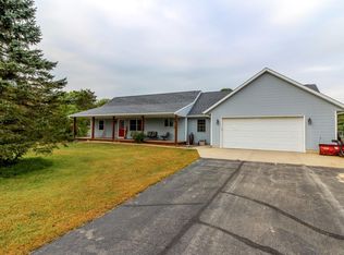 W5901 Hedrick Dr, Fort Atkinson, WI 53538