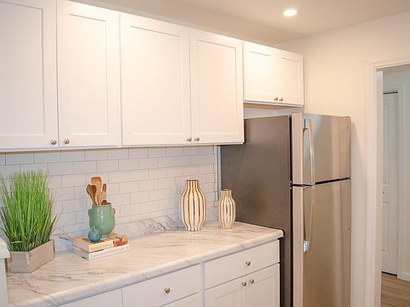 4th image of 166 W Chestnut St #6b28340df