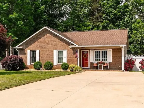 1290 Pyrtle Dr, Graham, NC 27253