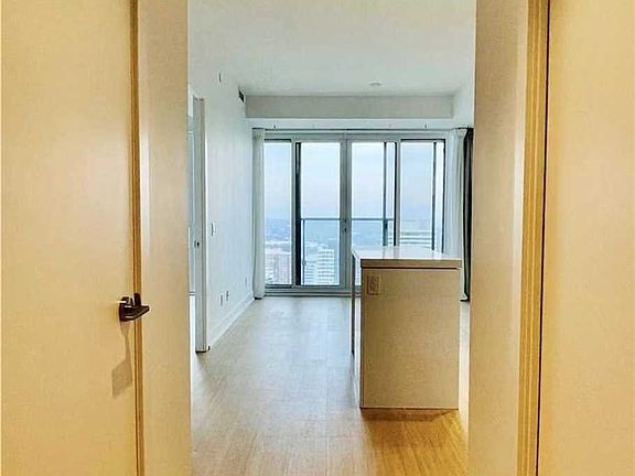 2nd image of 7 Grenville St #4907