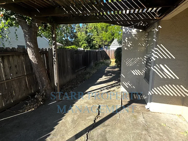 9421 Soaring Oaks Dr — Photo 12