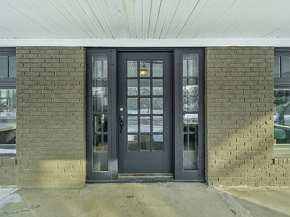 3rd image of 5110 E Pleasant Run Parkway North Dr