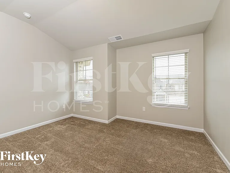 145 Janney Cir — Photo 13