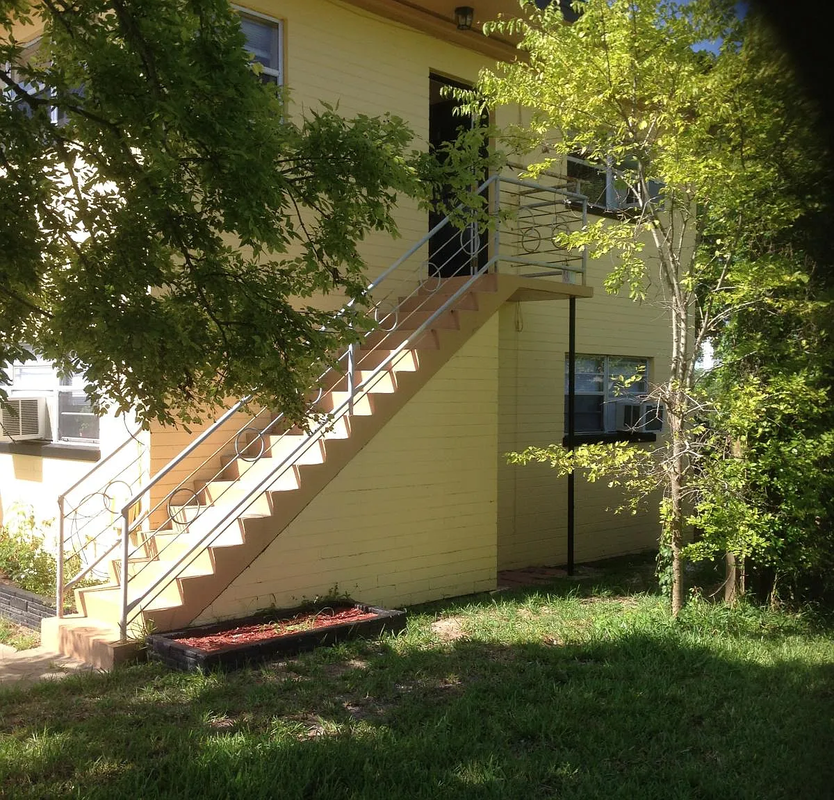 1 bed, 700 sqft, $1,100 — Photo 1