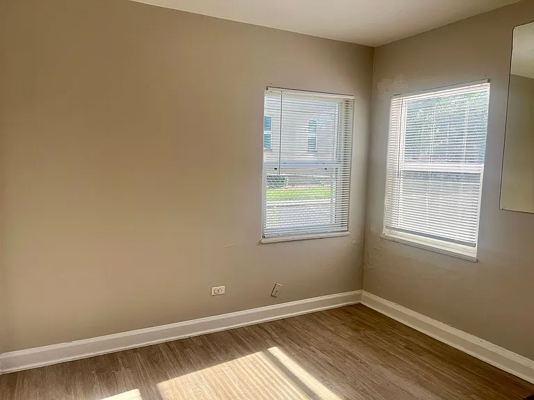 1590 N Syracuse St — Photo 18