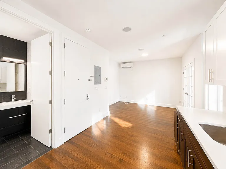 55 Stanhope St #3R — Photo 7