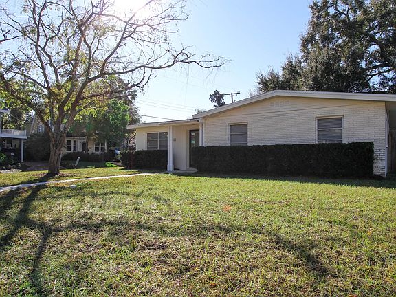 Huge corner lot in Palma Ceia