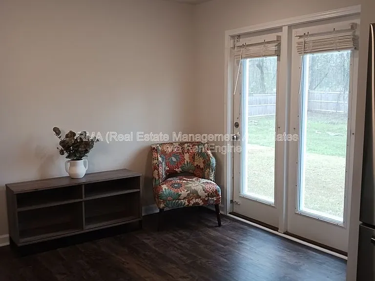 141 Catalpa Rd — Photo 8
