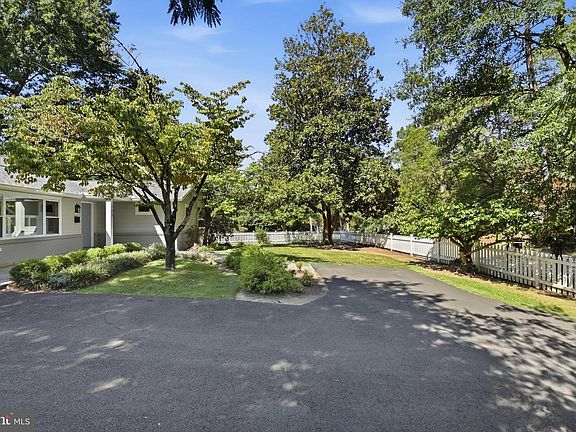 4th image of 1003 Collingwood Rd