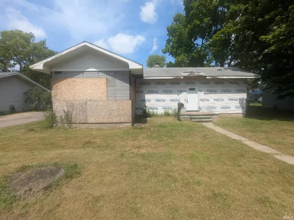 916 W Blaine Ave, Elkhart, IN 46516