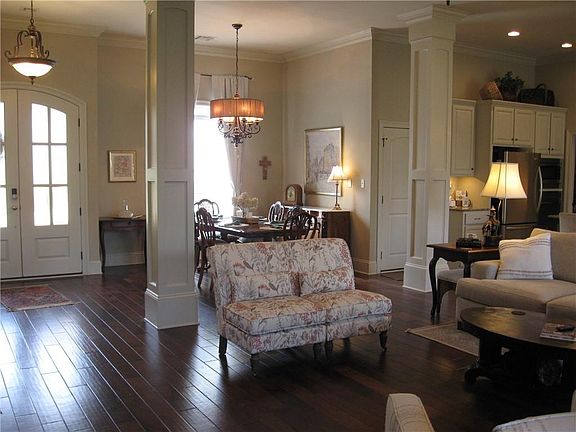 5th image of 320 De Zaire Dr