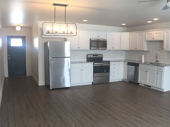 3rd image of 1084 Forestglen Dr APT B