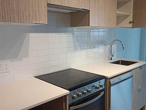 5th image of 395 Bloor St E #4011