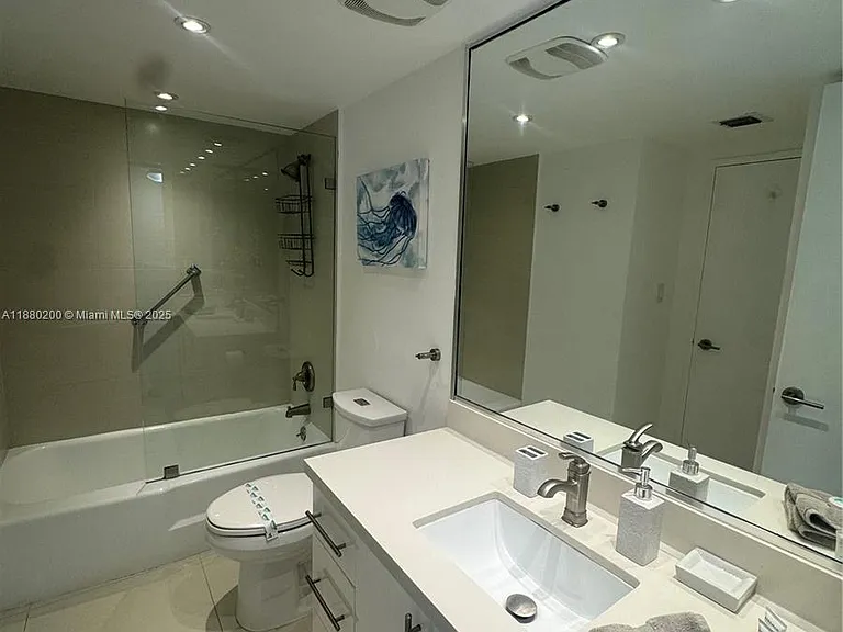 5151 Collins Ave #923 — Photo 10
