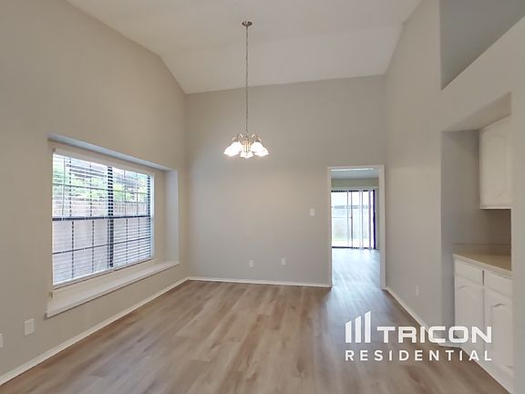 5th image of 506 Ponderosa Dr