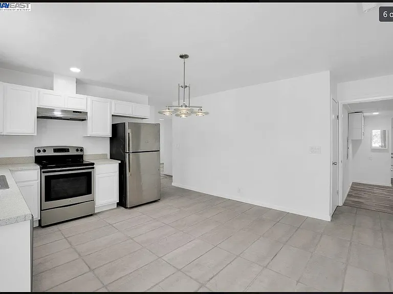 1146 Lewis Ave — Photo 3