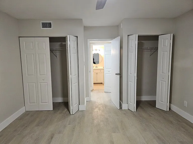 5821 Washington St #21 — Photo 6