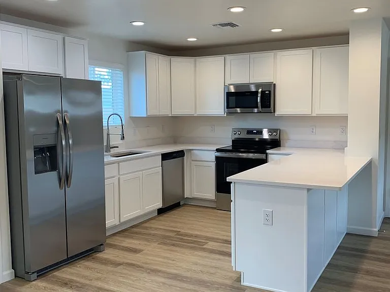 2382 S Clovis Pl — Photo 3