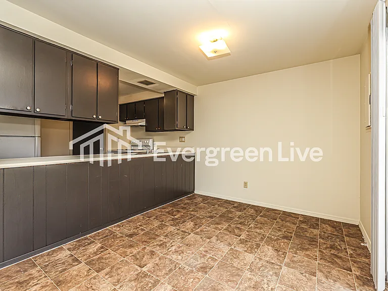 7566 Mount Hood Dr — Photo 8