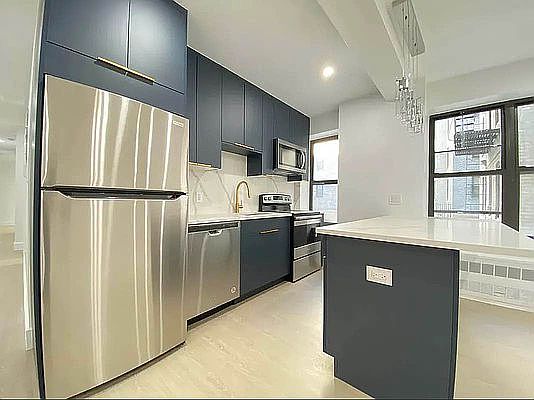 2nd image of 1035 Washington Ave #1F