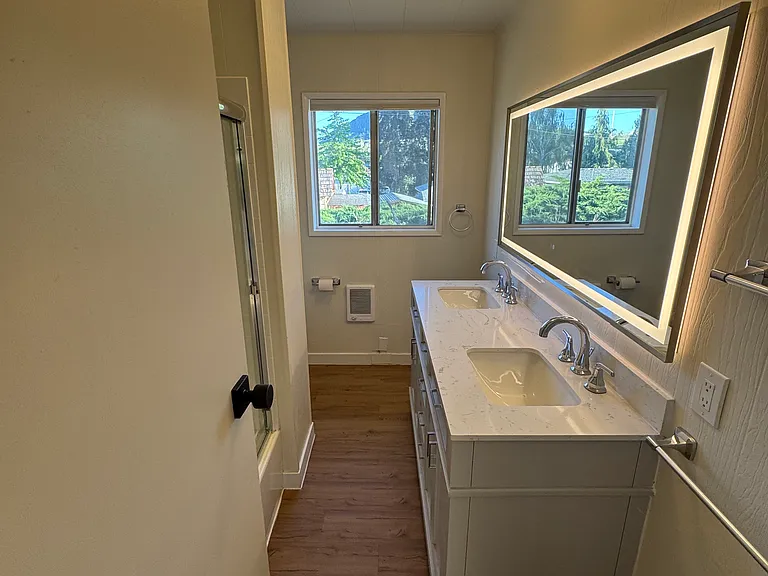 924 E Chelan Ave — Photo 13