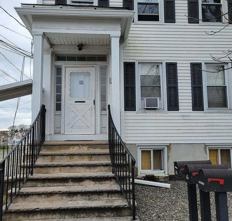 19 Broadway #LOWER