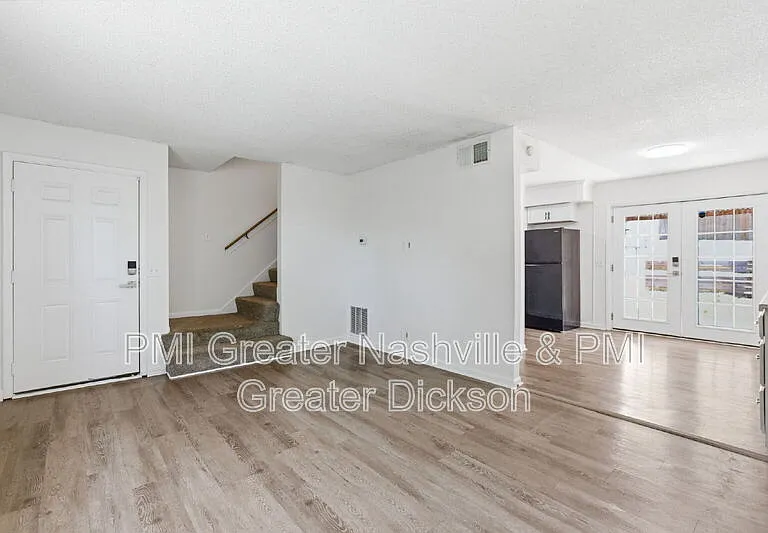 704 McPherson Dr — Photo 5
