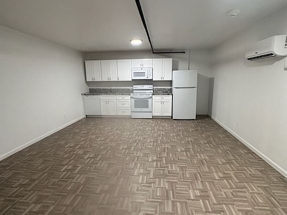 3rd image of 1120 Montana St #34