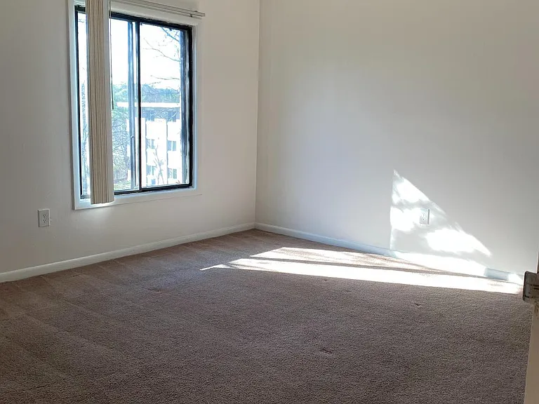 6998 Hanover Pkwy #3 — Photo 11