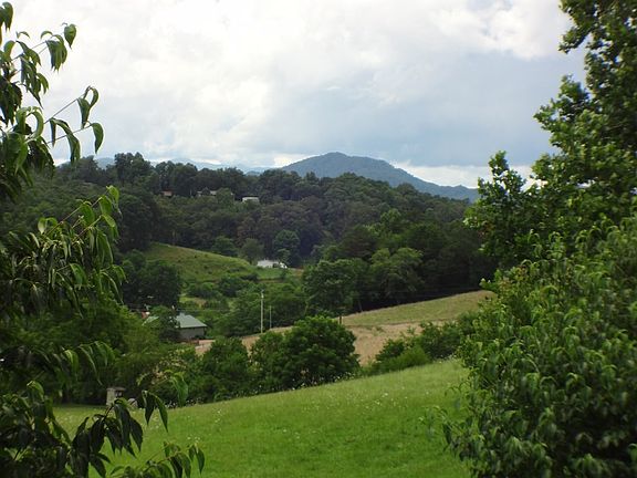 5th image of 3 Porter Creek Dr