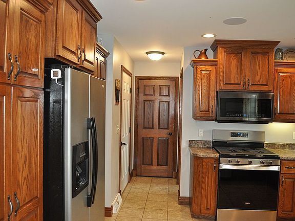 3rd image of 612 Meadowland Ct