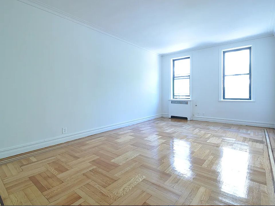 2nd image of 100 E 208th St #2A