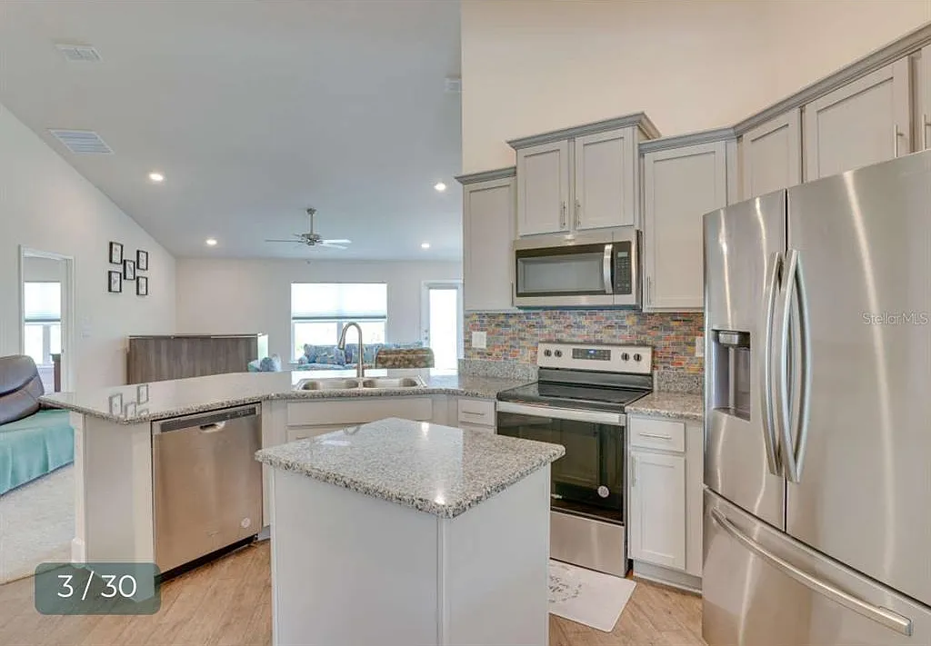 4 bed, 2.0 bath, 1930 sqft, $1,999 — Photo 3