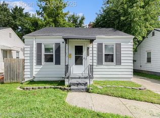 18565 Kenosha St, Harper Woods, MI