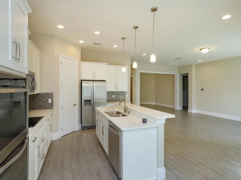 6354 Swanson St — Photo 11