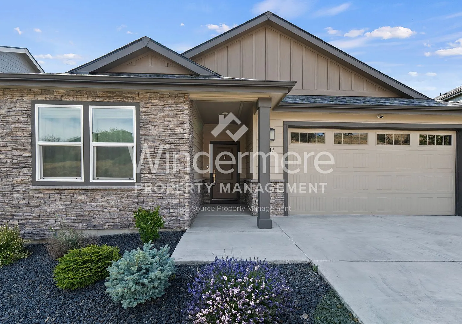 **Coming Soon **October 14th** Beautiful home in Legacy Ridge — Photo 2