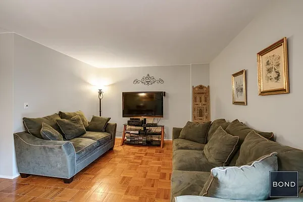 Sold by Bond New York | media 11