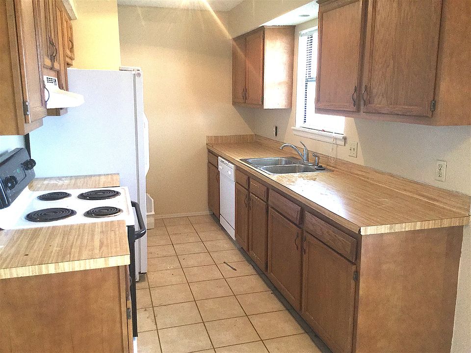 2nd image of 1011 Westwood Ct