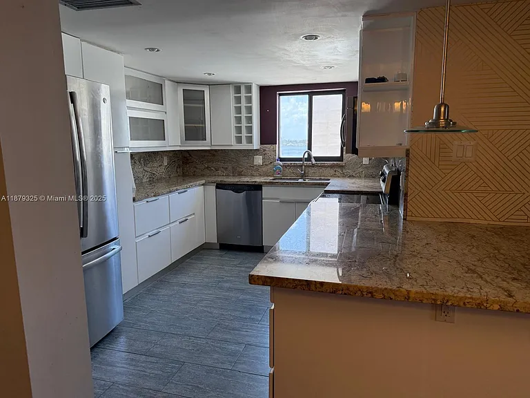 1500 S Ocean Dr — Photo 3