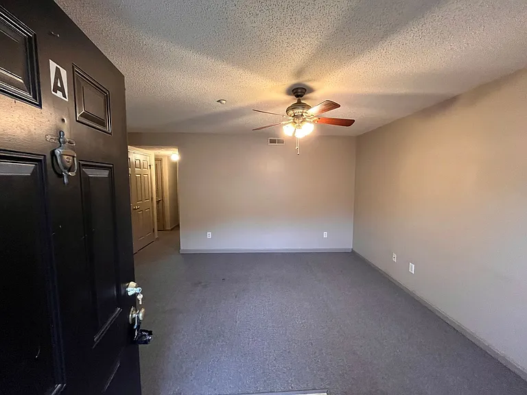5005 Chancellor Sq NW — Photo 4