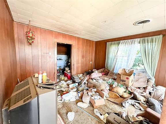 2nd image of 709 N Main St