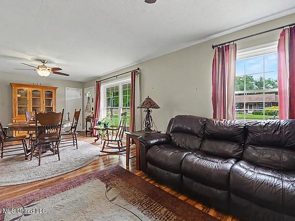 5th image of 1005 Alverado Dr