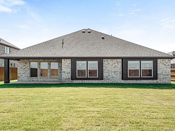 4th image of 643 Polaris Ln