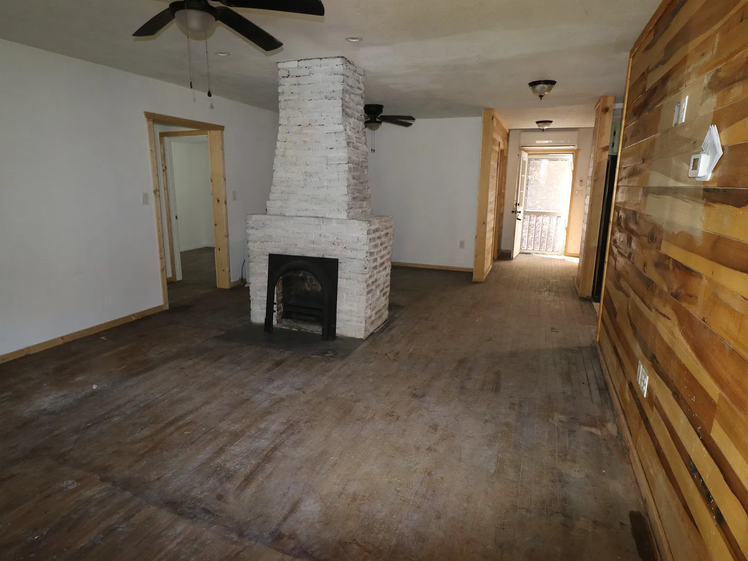 3 bed, 1285 sqft, $1,000 — Photo 2